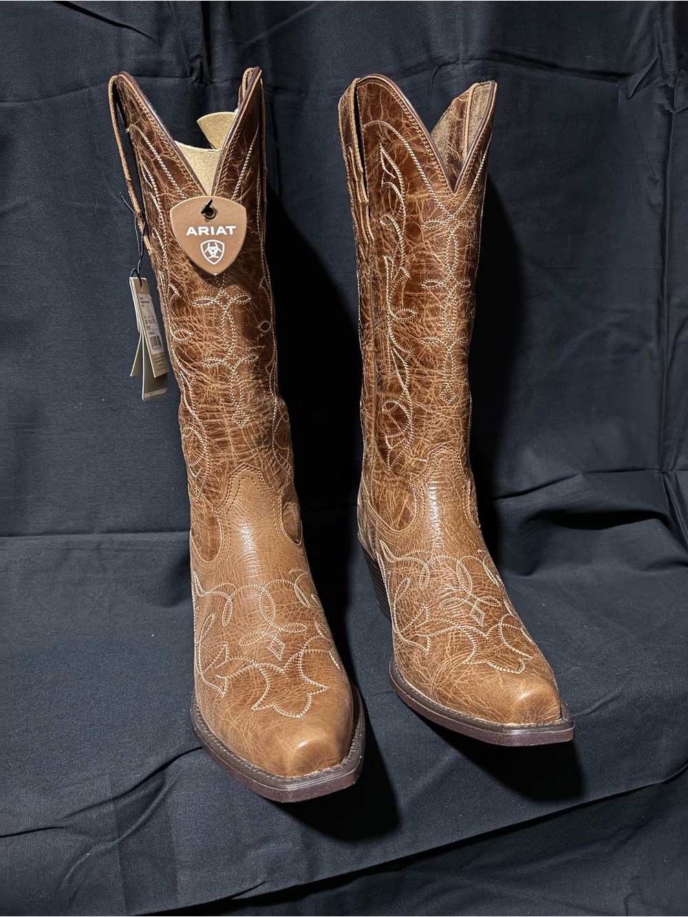ARIAT Women’s Heritage D toe stretch fit cowboy boots MINT CONDITION!! - Picture 12 of 14